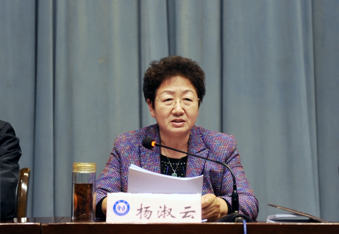 党委副书记杨洪章宣读了关于表彰2016年度落实党风廉政建设责任制考核优秀单位和个人的通报